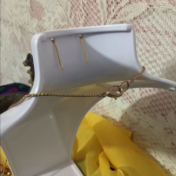 Vintage Necklace & Earrings Set Goldtone & Red Oval Beaded Necklace & Earrings - Picture 8 of 16